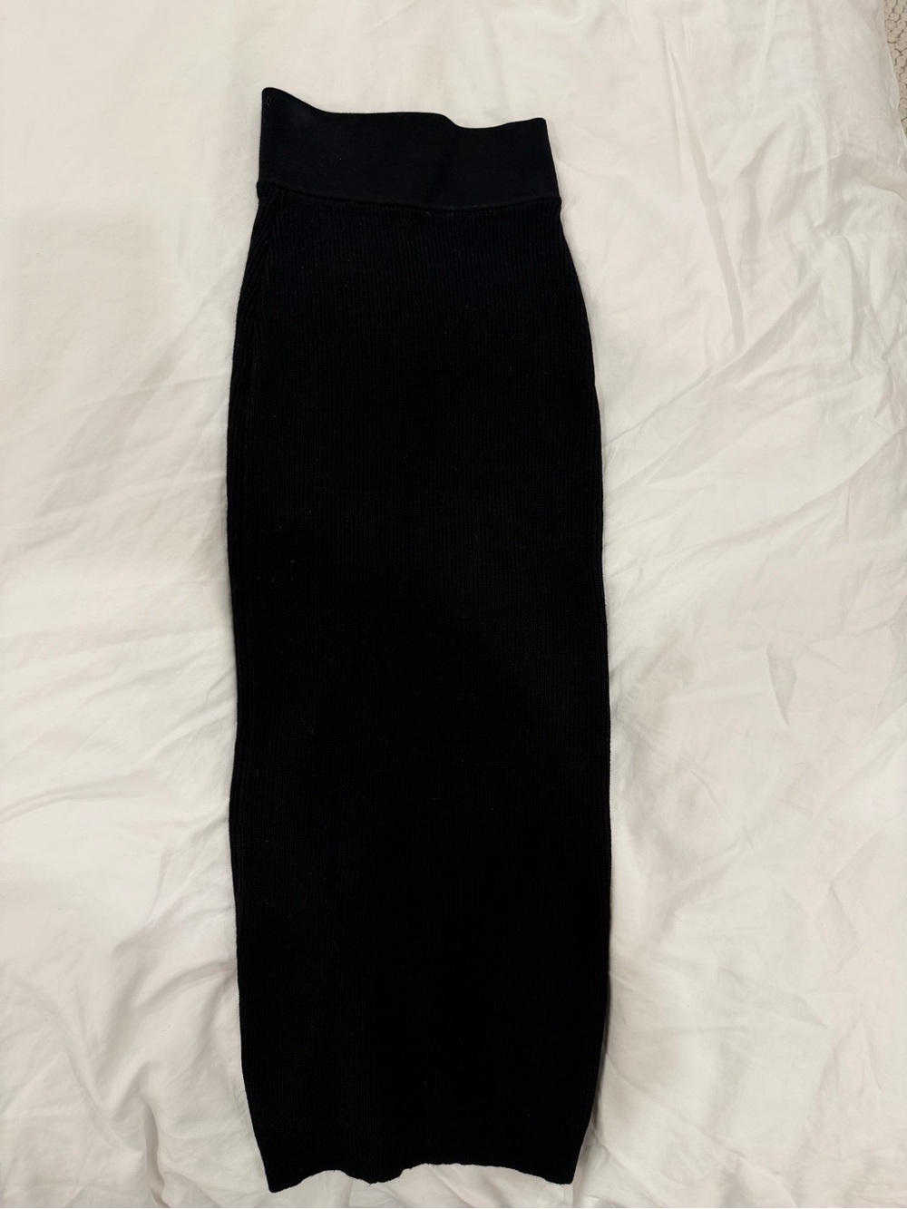 Aritzia Wilfred free high waisted skirt (goes past knee)